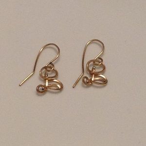 Elegant “B” gold tone earrings